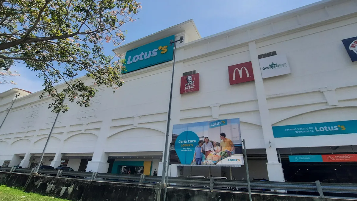 Lotus’s Tanjung Pinang supermarket exterior