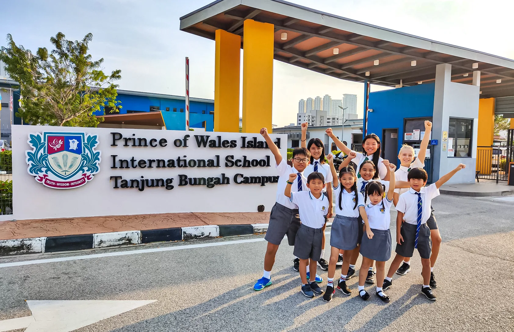 International school context near Waterstone